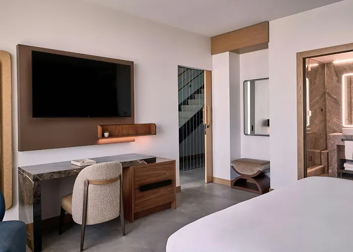 Hotel The Remi Autograph Collection 4*