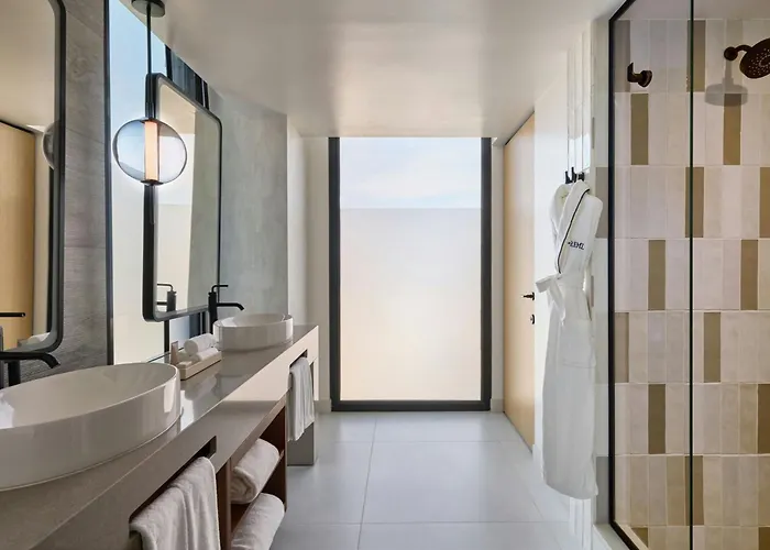 Hotel The Remi Autograph Collection