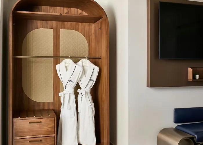 Hotel The Remi Autograph Collection 4*