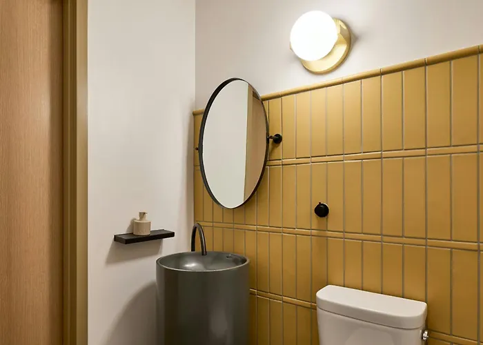 Hotel The Remi Autograph Collection